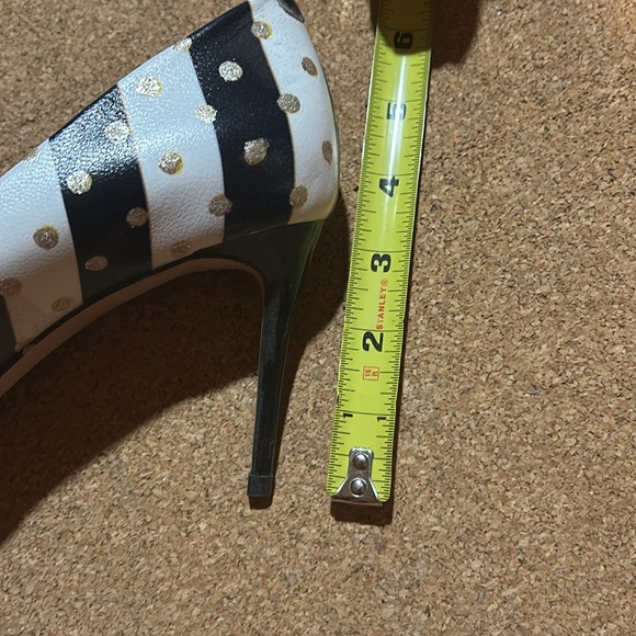 NWT Leather pumps + gold polka dots - Picture 6 of 6